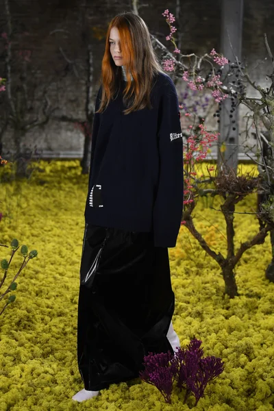 Look 25
